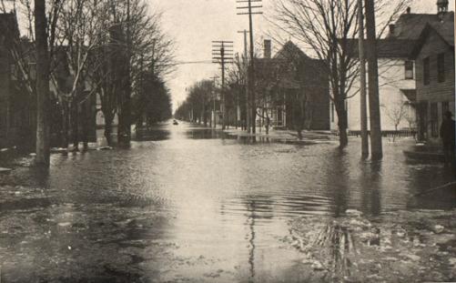 1904 - Broadway Looking North from Bridge Street